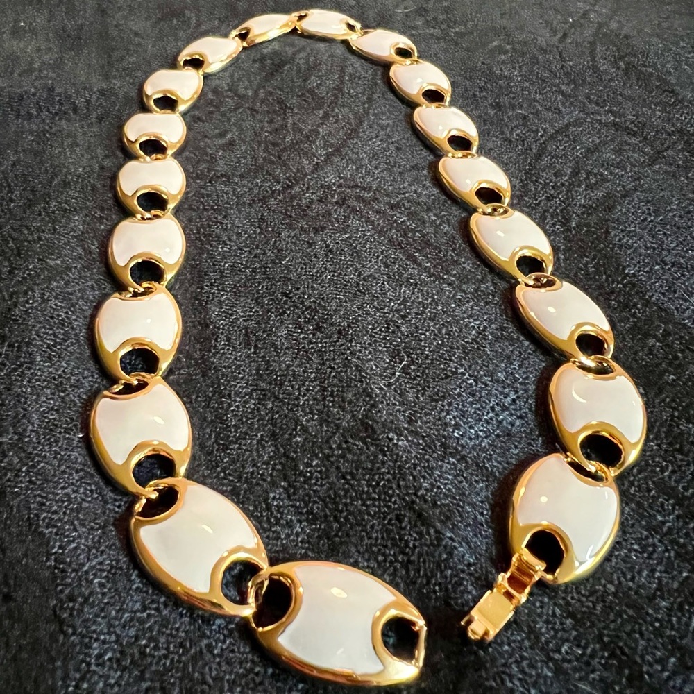 Modern Gold Tone Necklace w/White Oval Enamel Panels 14”